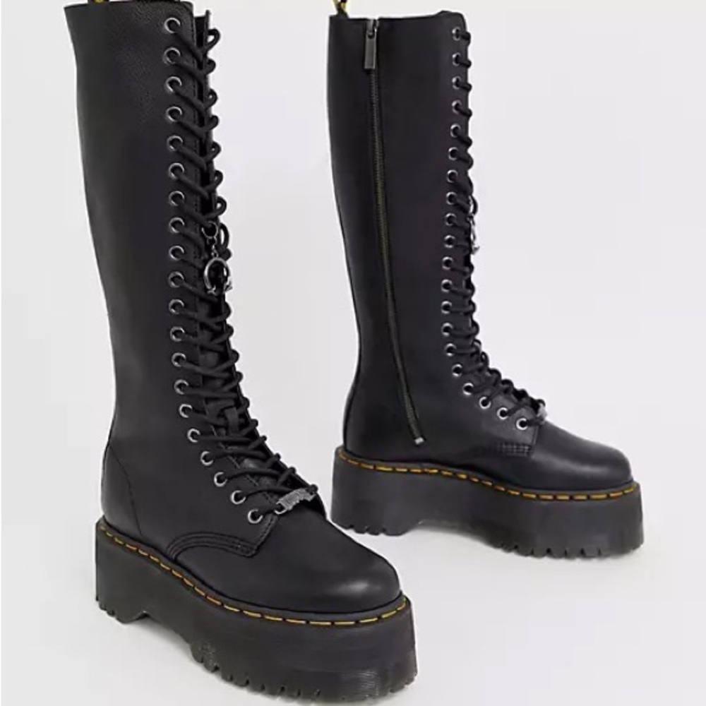 Dr. Martens x Dolls Kill 1B60 Max size US6 UK4. Used 2 times. LIKE NEW.